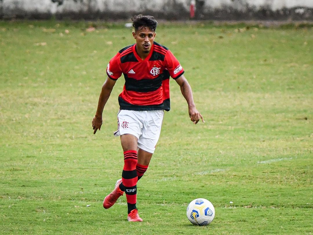 Cruzeiro realiza sondagens por joia da base do Flamengo