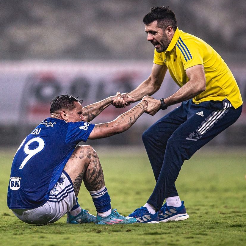 Pezzolano manda recado para torcida do Cruzeiro antes de duelo contra o rival