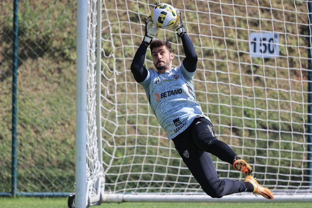 Trocou o Cruzeiro pelo Galo e agora não consegue ser titular