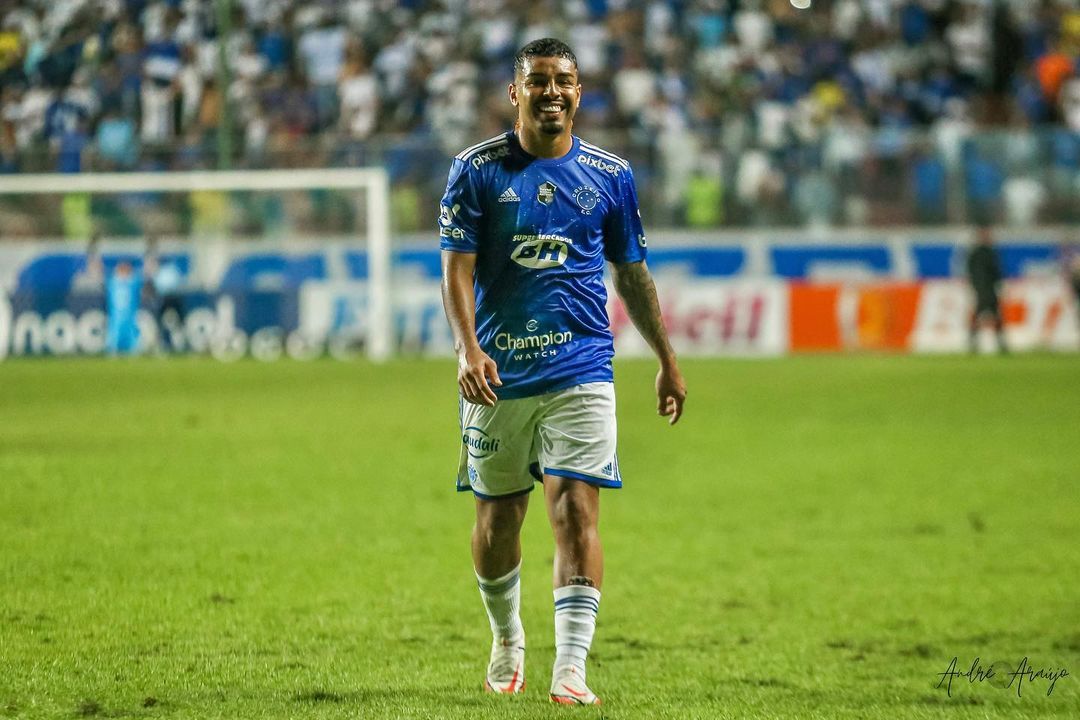 Craque do Cruzeiro faz postagem enigmática e preocupa torcida do clube com possível saída