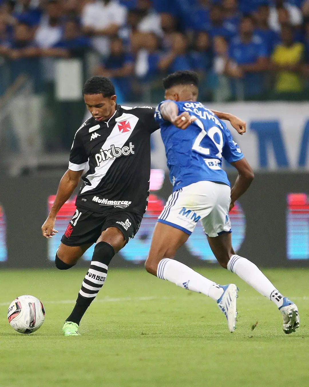 10 jogadores que podem trocar de graça o Vasco pelo Cruzeiro em 2023