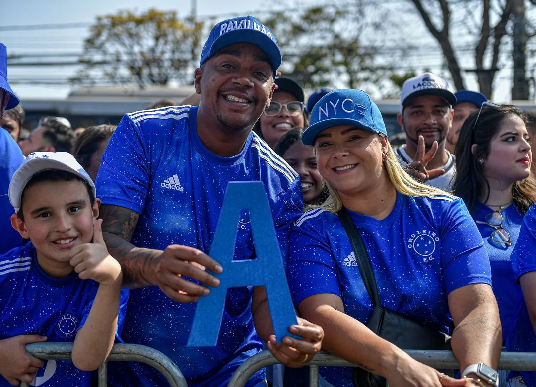 Torcida questiona equipe de Ronaldo e Cruzeiro fará live para tirar todas as dúvidas