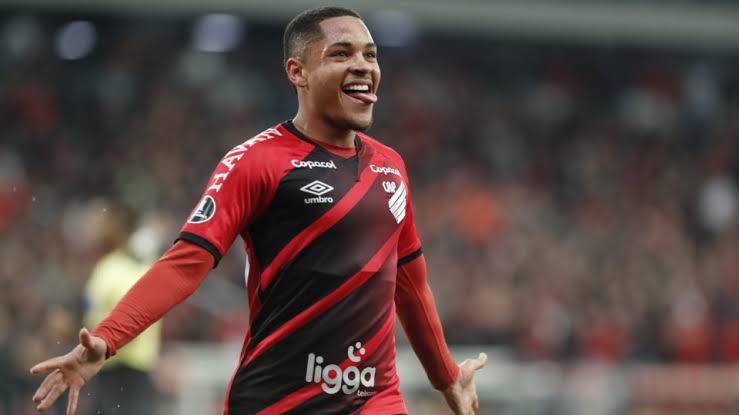Abandonou o Cruzeiro e agora não sabe sobre o futuro da carreira no futebol