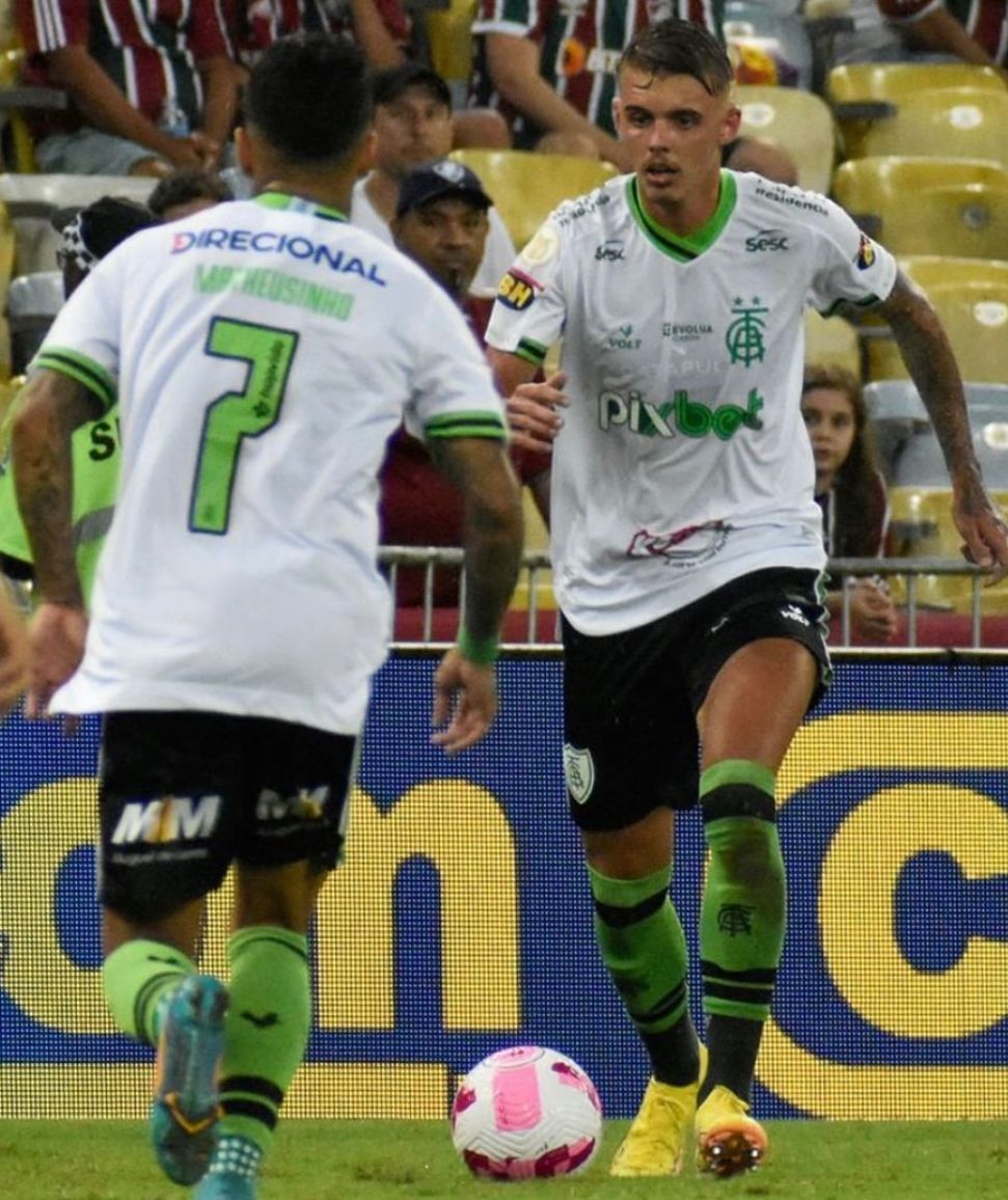 Rival do Cruzeiro frusta planos da Raposa e garante permanência na Série A