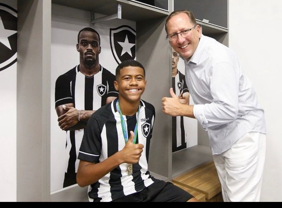 Dono bilionário do Botafogo pensou em comprar rival do Cruzeiro