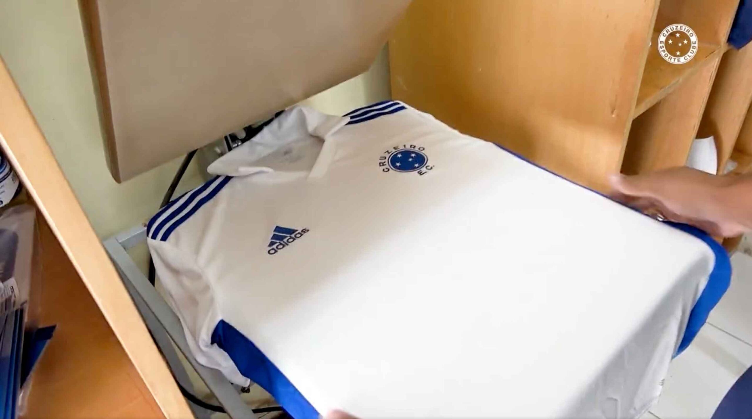 Cruzeiro divulga vídeo misterioso sobre patrocínio máster e torcida vai à loucura; assista