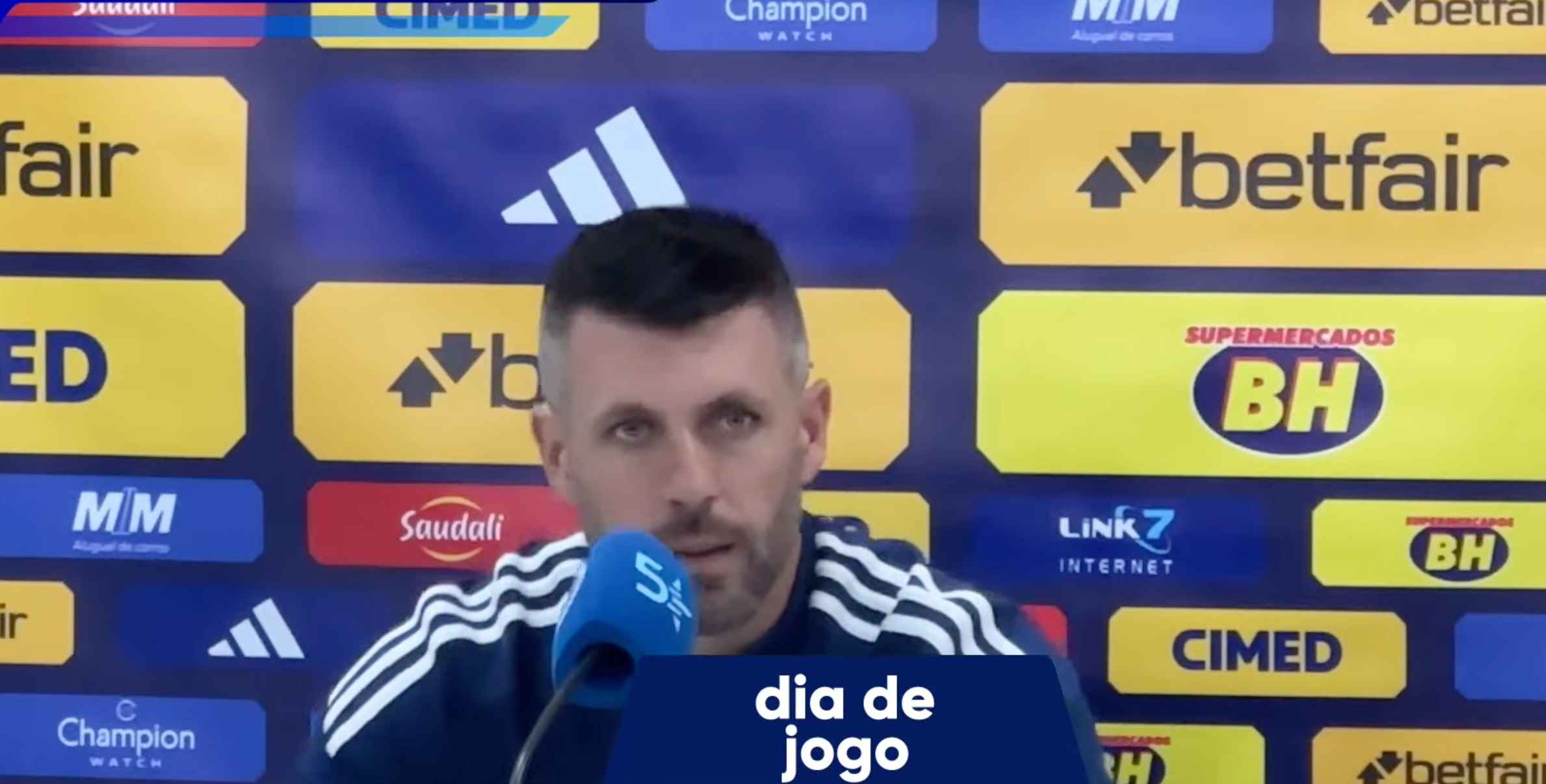 Pezzolano bate no peito e assume culpa pela derrota do Cruzeiro