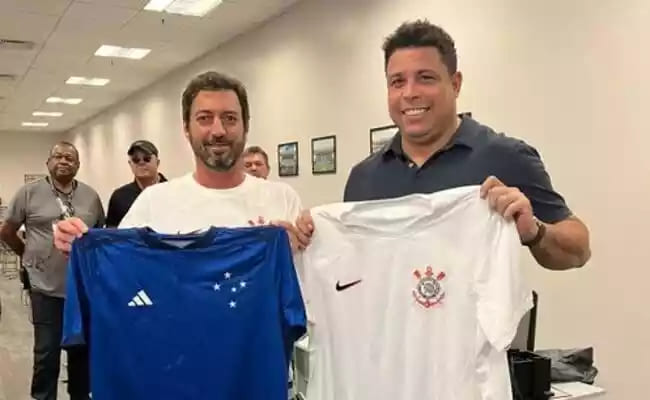 duilio-monteiro-a-esquerda-e-ronaldo-fenomeno-a-direita