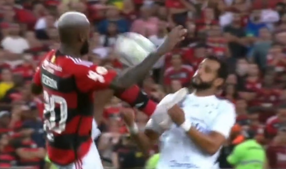 Flamengo x Cruzeiro: Comentarista chama árbitro de pipoqueiro