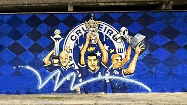 cruzeiro-os-tres-titulos-do-cruzeiro-mineiro-copa-do-brasil-e-brasileiro-em-destaque-no-painel
