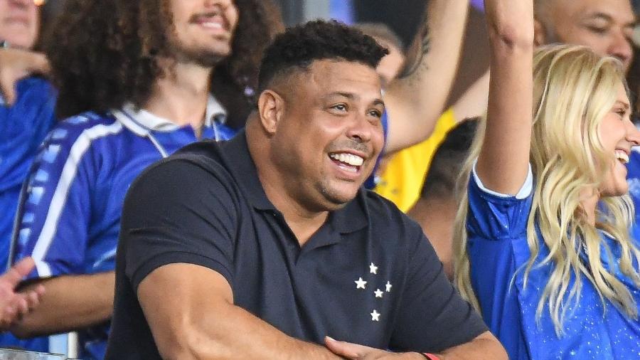 Ronaldo Fenômeno comemora empate do Cruzeiro contra o Grêmio