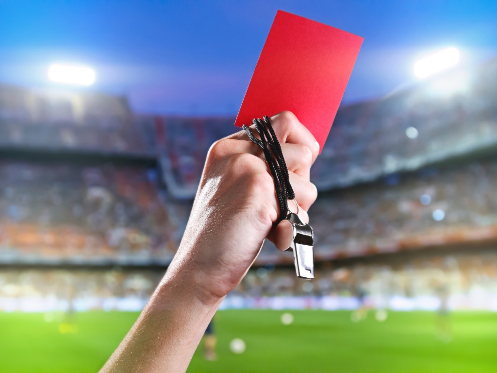juiz-de-futebol-cartao-vermelho-apito-cruzeiro