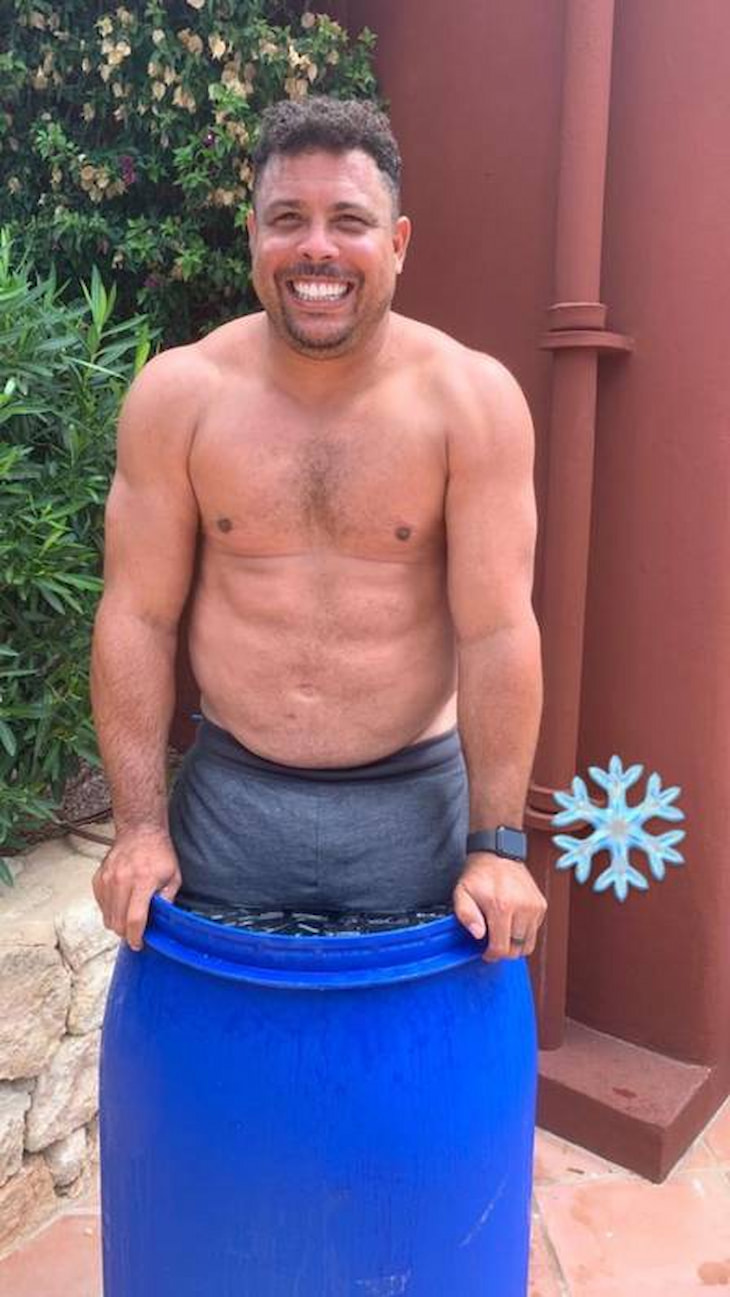 Ronaldo Fenômeno foi visto dentro de um barril de gelo e deixou todo mundo sem entender