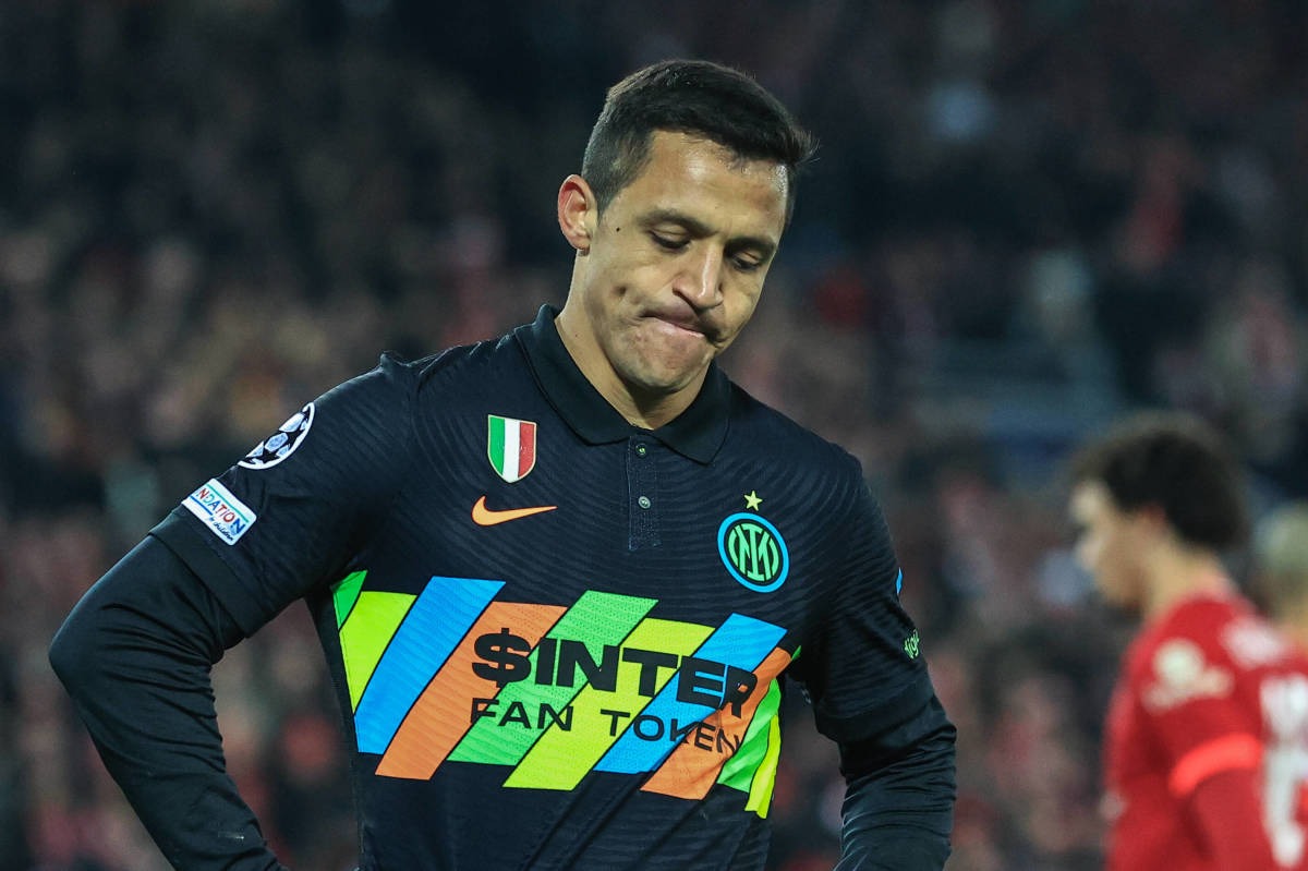 Alexis Sánchez afunda time na Champions e está de malas prontas para jogar no Brasil