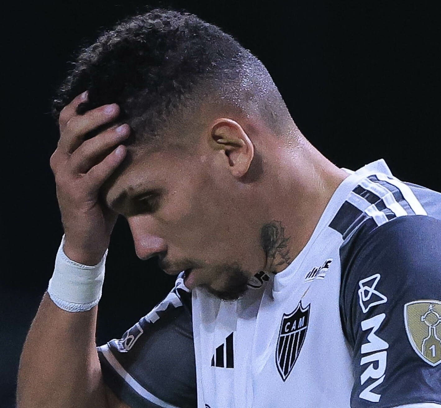 Foi confirmado: Paulinho é do Fluminense