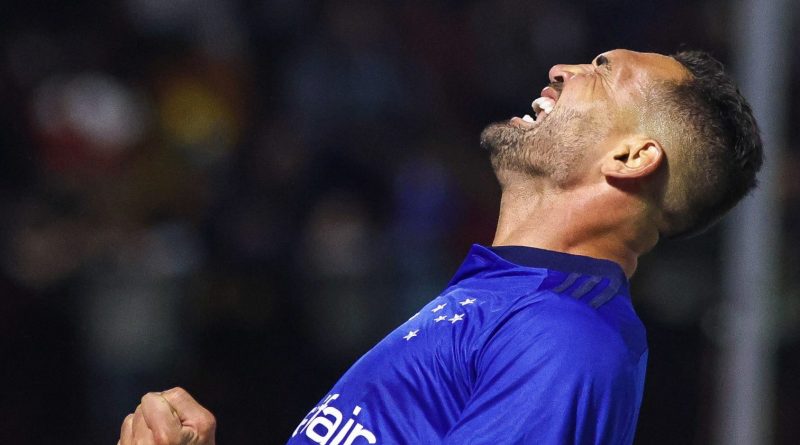 Dirigentes do Cruzeiro ainda precisam resolver problema de cair os cabelos com Gilberto