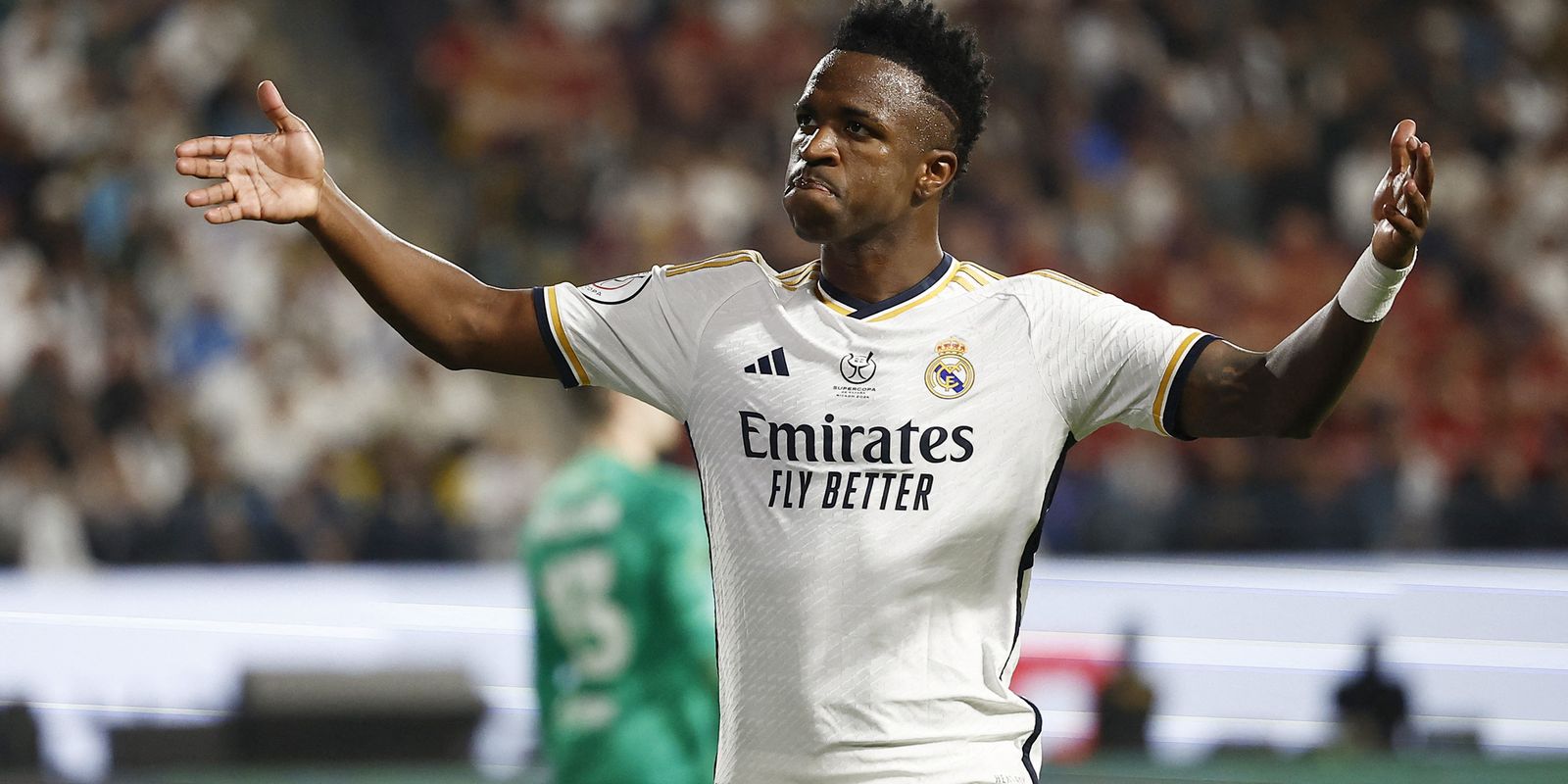 Vinícius Júnior mostrou que entende do assunto e ensinou regra durante jogo a árbitro