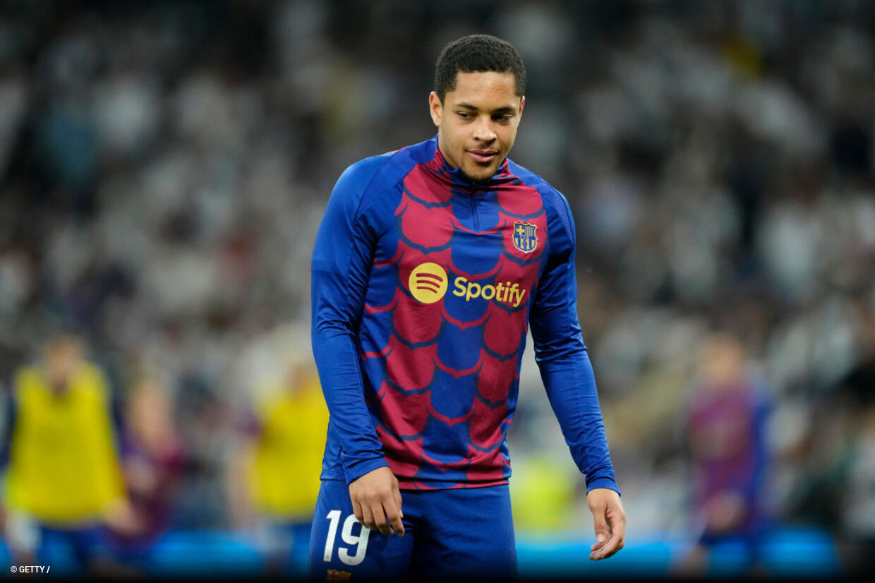 Vitor Roque recusa nova proposta para voltar a vestir azul e branco