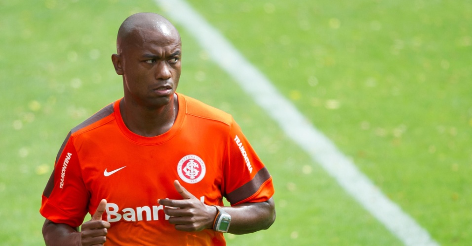 Ex-lateral, Kléber atua como empresário e vê filho assinando com o Cruzeiro até 2028
