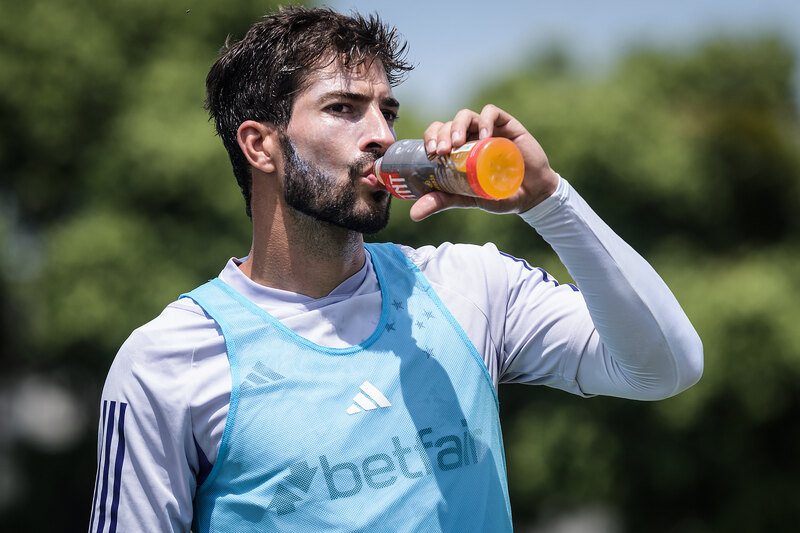 Em baixa na temporada, Lucas Silva pode virar sócio de Pedro Lourenço fora do Cruzeiro