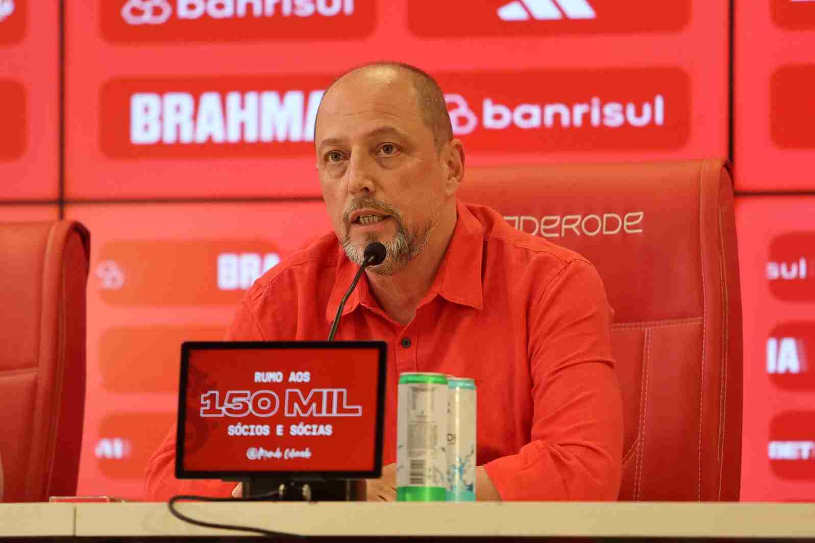 Jogador entra na onda do Cruzeiro e cobra Internacional publicamente