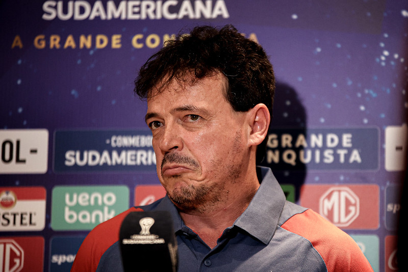 Nova condição é apresentada e Diniz pode deixar o Cruzeiro antes do esperado