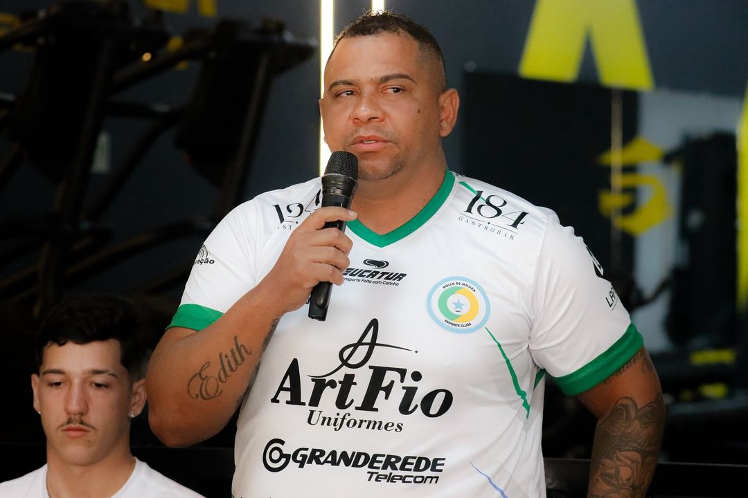 Forma física do atacante Walter chamou atenção na apresentação pelo novo clube