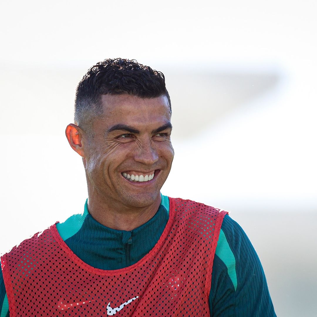 Por R$ 51 milhões anuais, Cristiano Ronaldo chegou para se apresentar e torcedores do Bahia foram à loucura