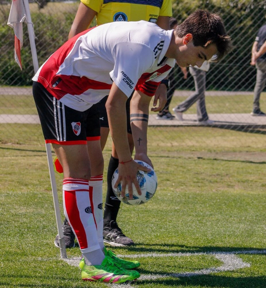 Promessa brasileira aceitou todos os termos para se tornar camisa 10 do River Plate