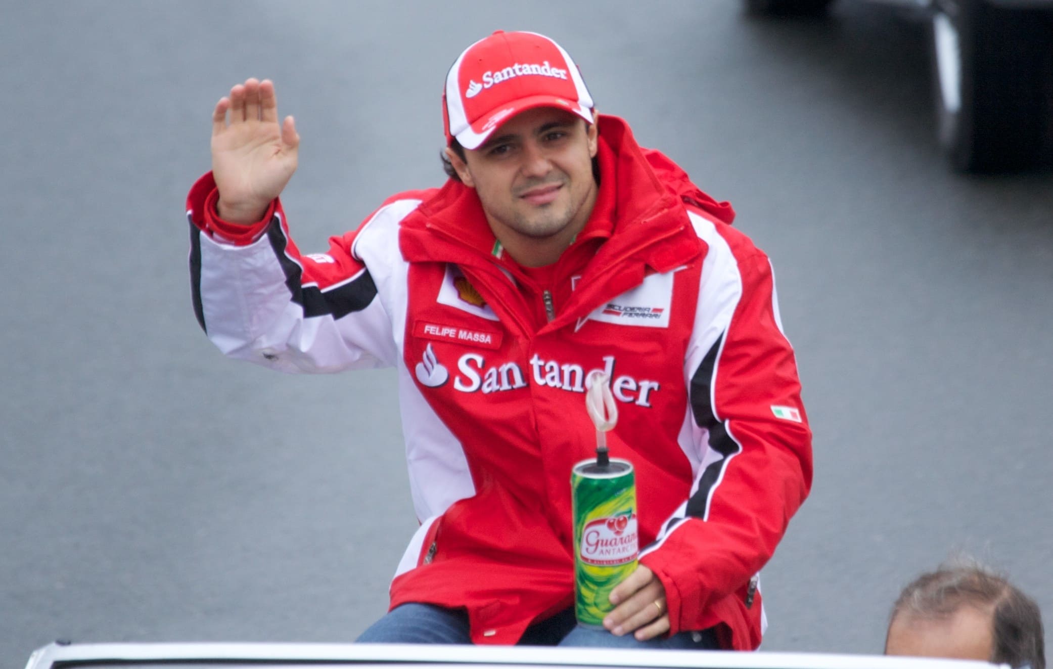 Brasil tem novamente um piloto na Fórmula 1 e ele já está seguindo os passos de Felipe Massa