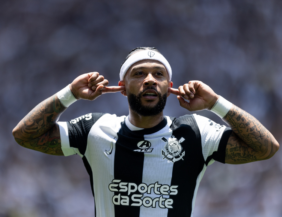 Memphis Depay decidiu dar uma pausa na carreira como atleta profissional