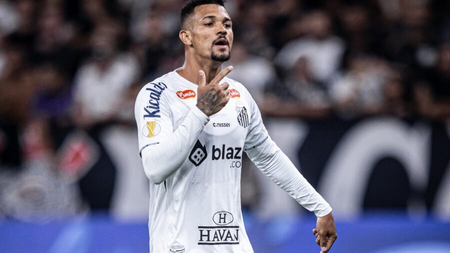 Zé Ivaldo passou por situação inédita na carreira em jogo pelo Santos