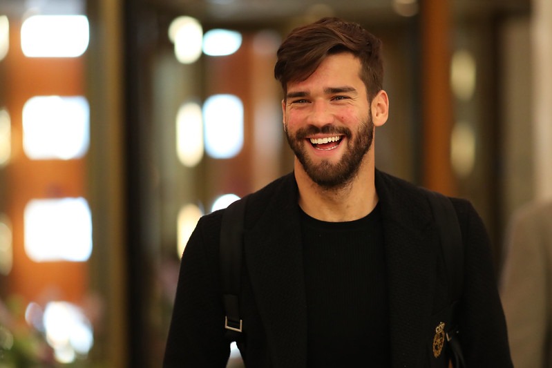 Enquanto goleiro Alisson é chamado de bonito, Donnarumma enfrenta sério desafio aos 26 anos