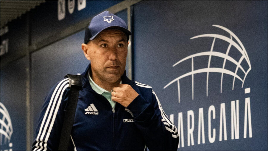 Leonardo Jardim fala em ida de jovem lateral à França