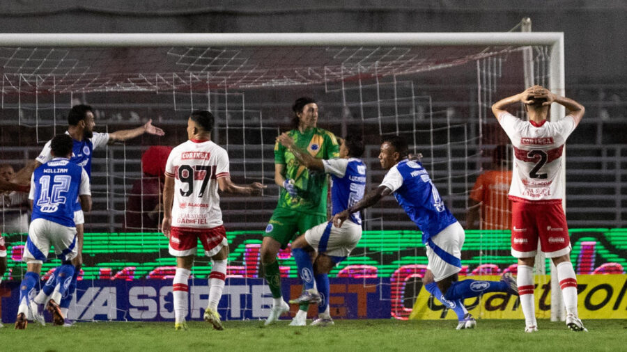 Classificação do Cruzeiro será anulada após invasão de Villalba no pênalti?