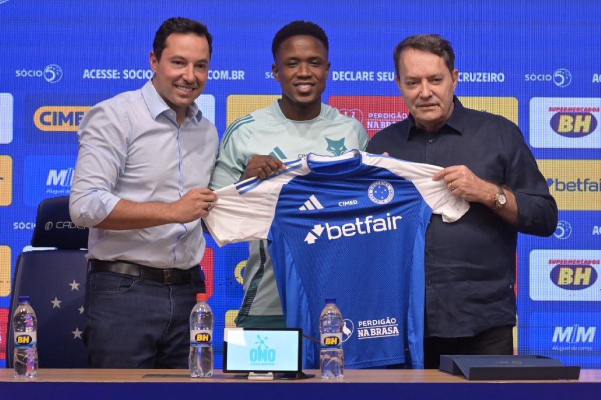 Cruzeiro age rápido e Sinisterra já recebe aval para jogar