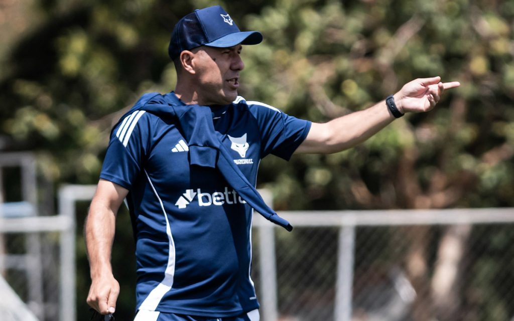 Leonardo Jardim está aflito de preocupação e Cruzeiro pode ter até quatro desfalques