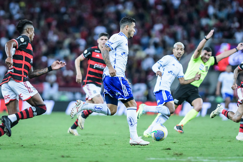 Cruzeiro fechou negócio e aceitou vender artilheiro decisivo para o Flamengo
