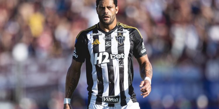 Hulk pega geral de surpresa e pode assinar para vestir azul e branco em 2026