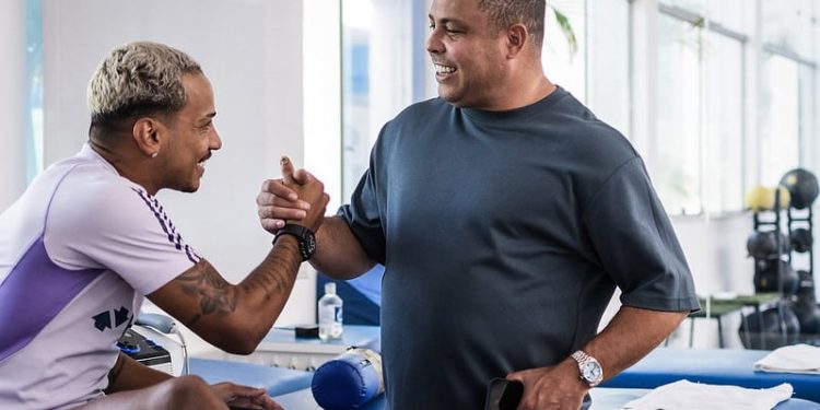 Xodó que Ronaldo trouxe para o Cruzeiro assina com o Palmeiras e inicia nova fase na carreira