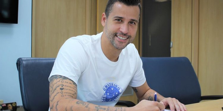 Fábio aceitou salário de R$ 150 mil e assinou com novo clube
