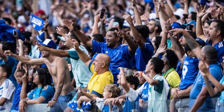 Vitória sobre o Corinthians pode deixar o Cruzeiro com a mão na taça