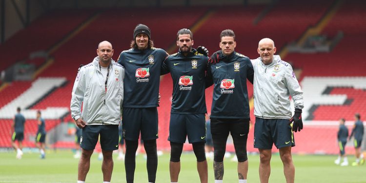 Cássio nem foi avisado e Cruzeiro envia proposta para contratar goleiro da seleção