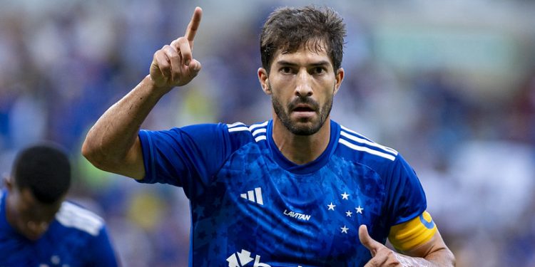Logo após assinar novo contrato, Lucas Silva assume função de diretor do Cruzeiro