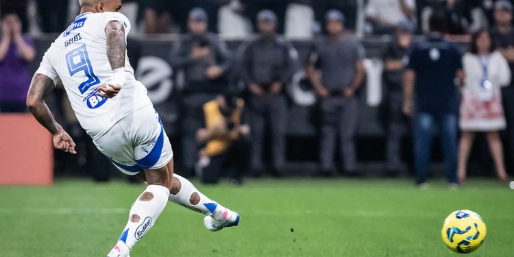 Tudo que aconteceu no vestiário do Cruzeiro após pênalti perdido por Gabigol
