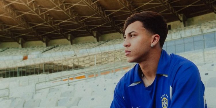 Bilionário com R$ 50 bilhões na conta compra xodó do Cruzeiro