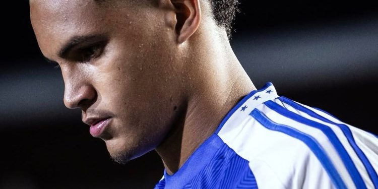 Pedrinho volta a falar o que não deve e indica saída de Kauã Prates para o Borussia