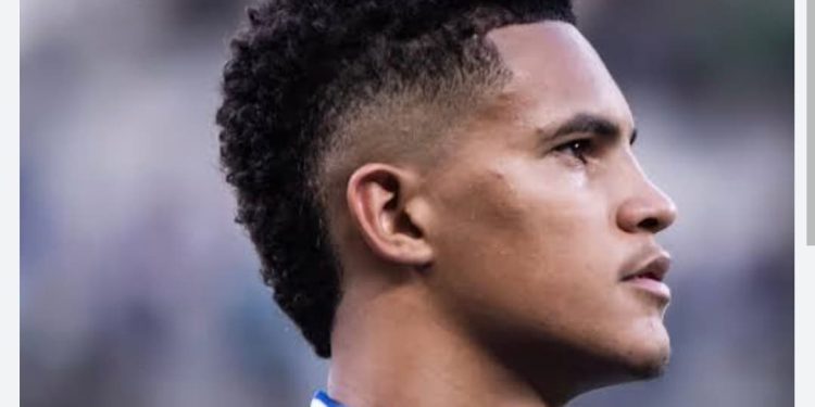 Com saída de Kauã Prates já confirmada, Cruzeiro encontra substituto perfeito pra lateral