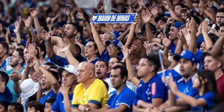 Atacante rival aponta torcida do Cruzeiro como a mais chata do Brasil
