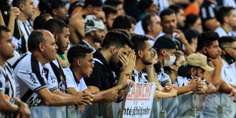 Atlético-MG chora de tristeza enquanto Cruzeiro sorri de algria com essa notícia